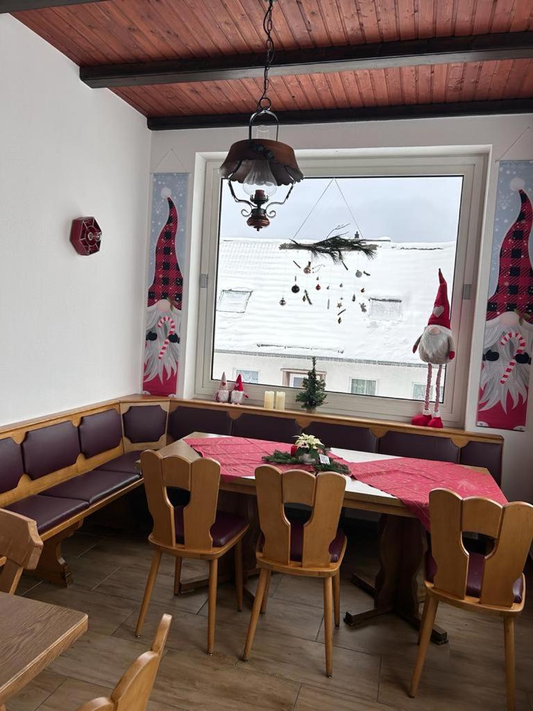 Haus Astenblick In Winterberg Fuer Bis Zu 35 Personen Fuer Wanderveranstaltungen Und Familienfeiern Екстер'єр фото