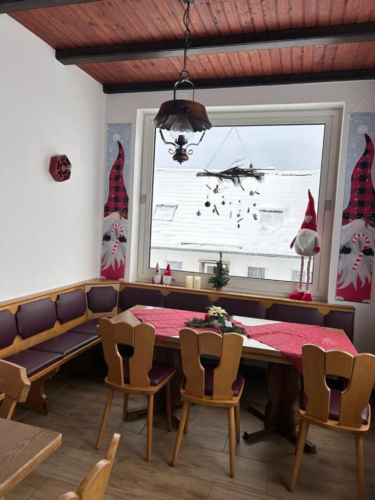 Haus Astenblick In Winterberg Fuer Bis Zu 35 Personen Fuer Wanderveranstaltungen Und Familienfeiern Екстер'єр фото