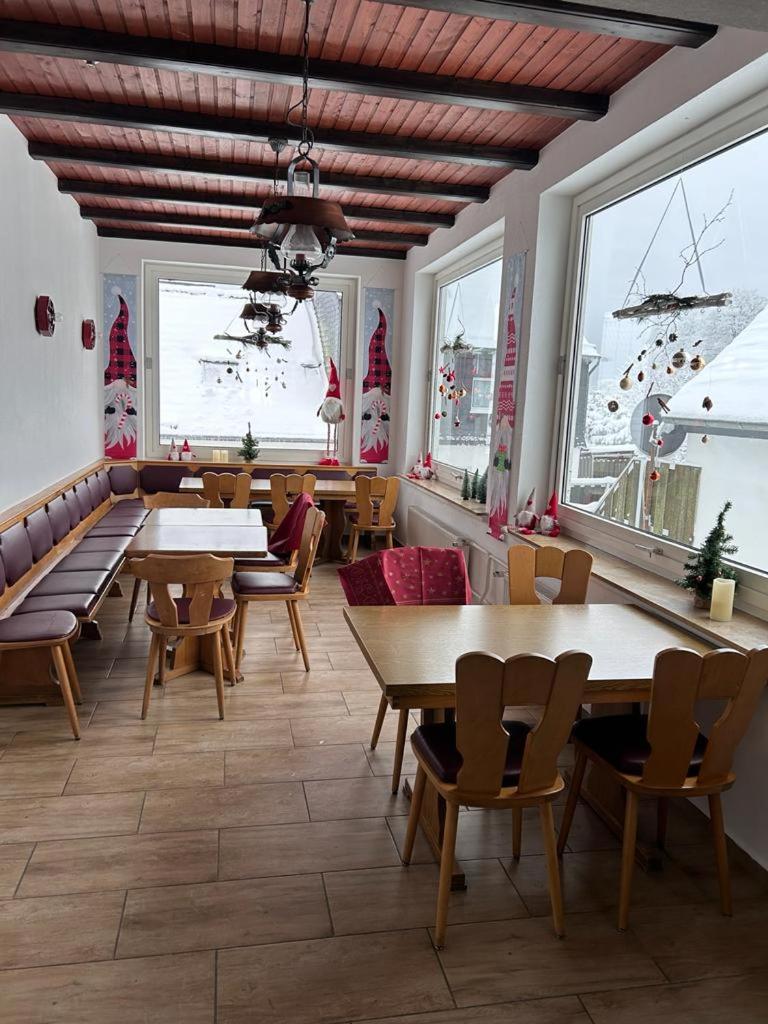 Haus Astenblick In Winterberg Fuer Bis Zu 35 Personen Fuer Wanderveranstaltungen Und Familienfeiern Екстер'єр фото